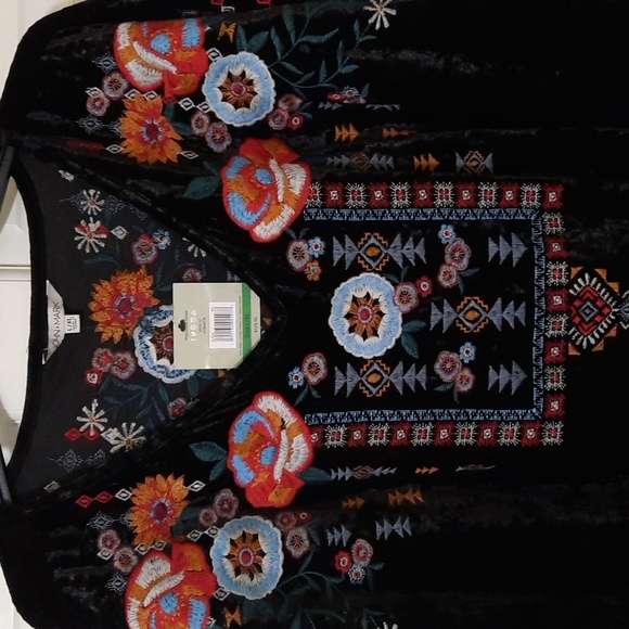NWT JOHN MARK BLACK/ FLORAL EMBROIDERED PRECIOUS GEM VELVET BLOUSE SZ L/XL - Picture 3 of 13